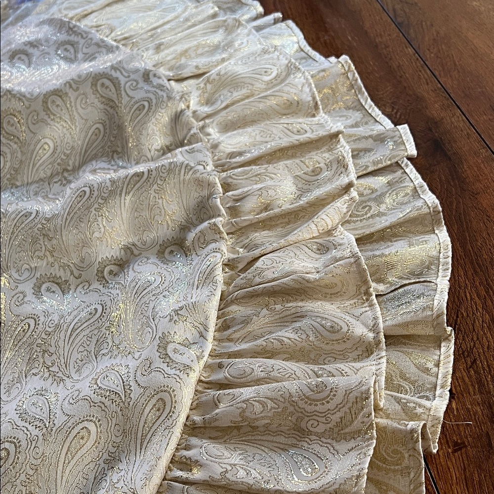Macy's Cream Ruffled Tree Skirt - Picture 2 of 3